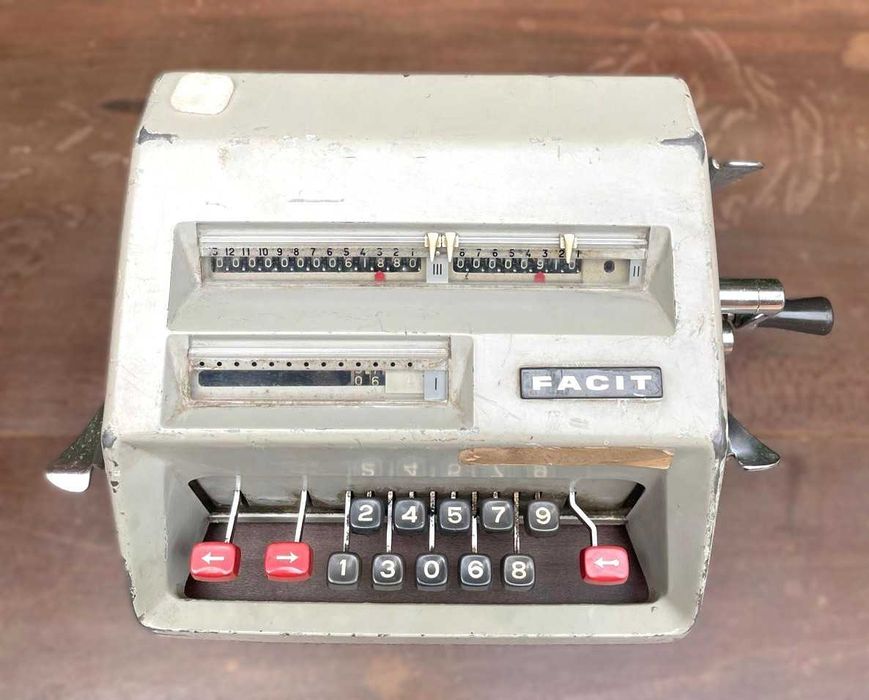 Máquina de calcular antiga da empresa Sueca "FACIT".