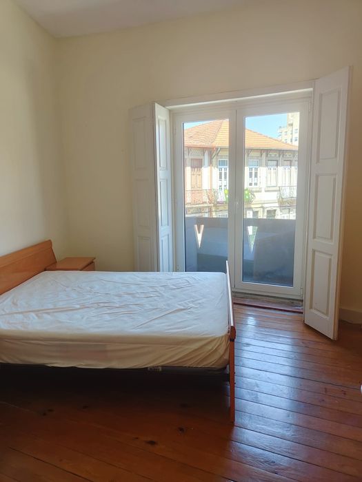 Alugo quarto a 10 min Casa da Musica