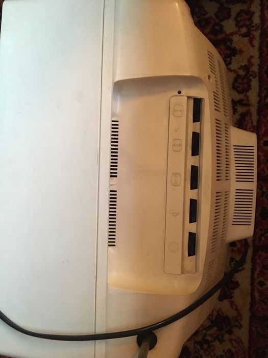 Retro telewizor mały biały