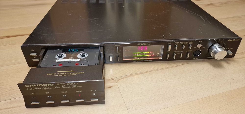 Grundig SCF 6200 magnetofon kasetowy szuflada