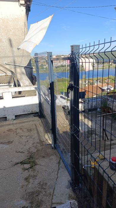 Portões exteriores com painel 3D