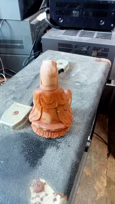 Figurka z drewna Budda