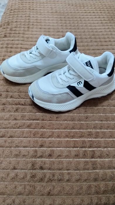 Кросівки, розмір 35, довжина стельки 22 см