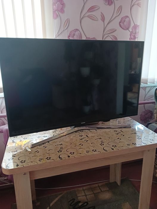 Продам телеаізор samsung smart tv