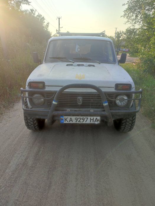 Автомобіль ВАЗ 2121 НИВА