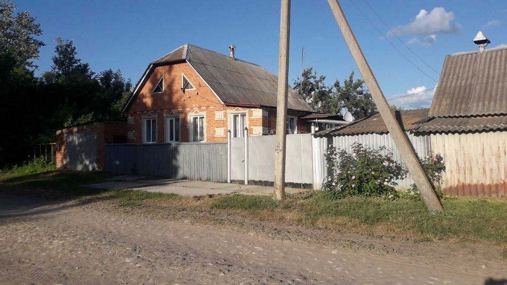 Продам будинок у селі.
