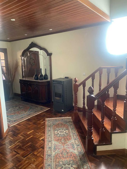 Moradia V5 no bairro dos Penedos Altos