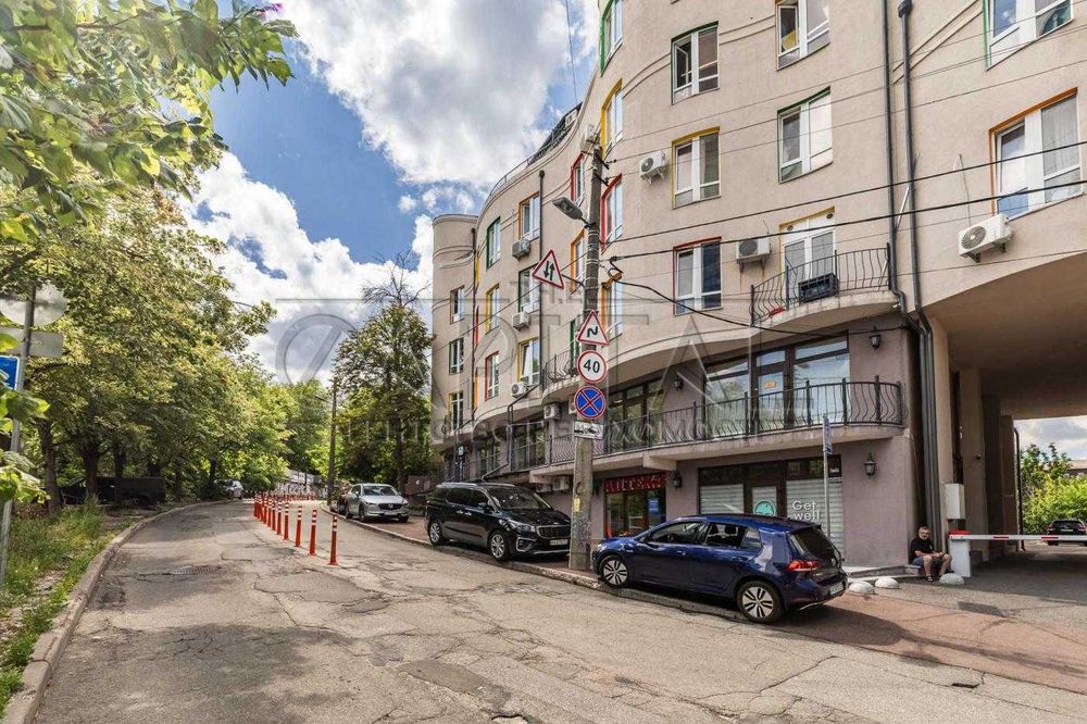 Продаж комерції 54м2 фасад бізнес центр Вознесенський узвіз 23А