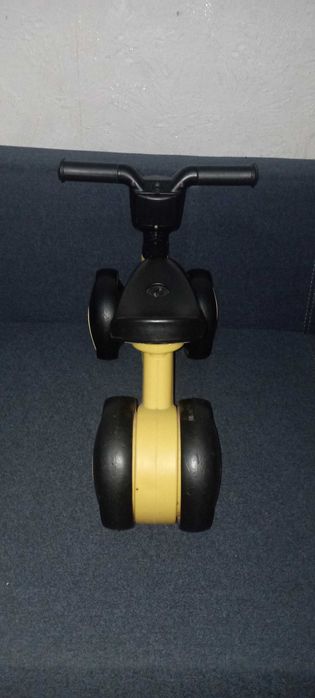 Толокар беговел в гарному стані