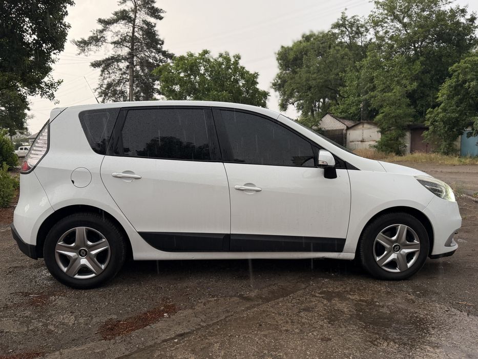 RENAULT MEGANE SCENIC  2012 р.в, рест к9к на механ-6
