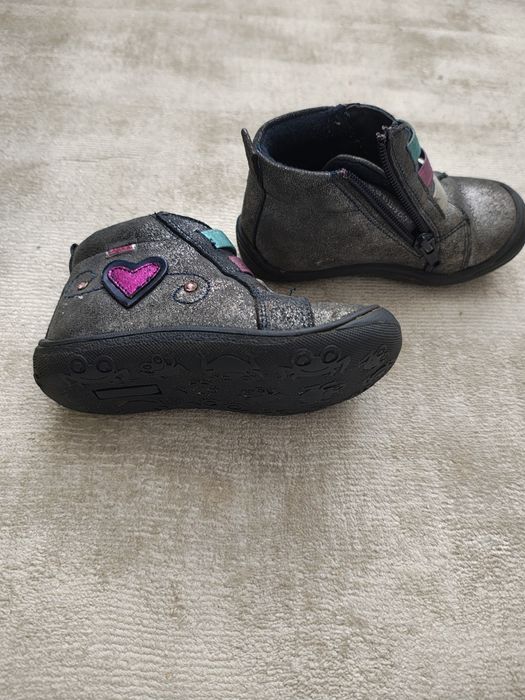 Buciki dziewczęce r 24