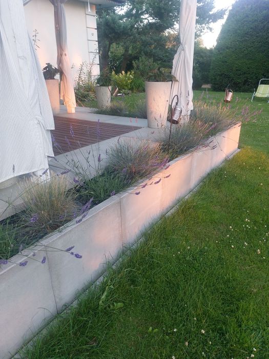 Płyty z betonu architektonicznego .