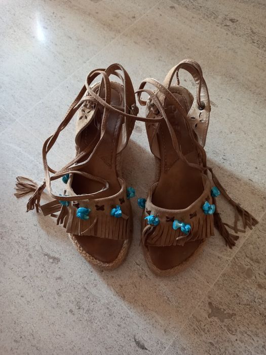 Sandálias cunha hippie chic marca PROF