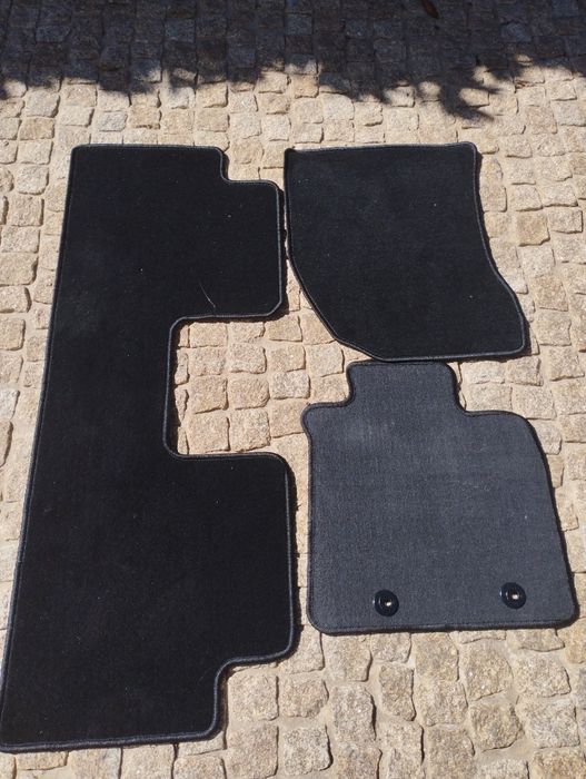 Vendo tapetes para Toyota Avensis