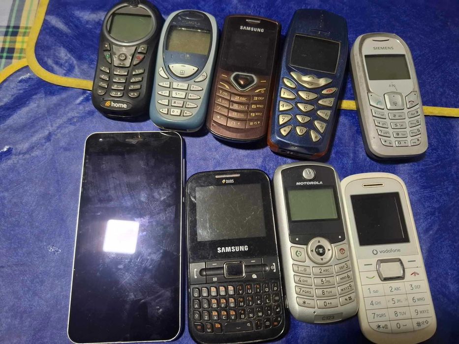 Vários   telemóveis