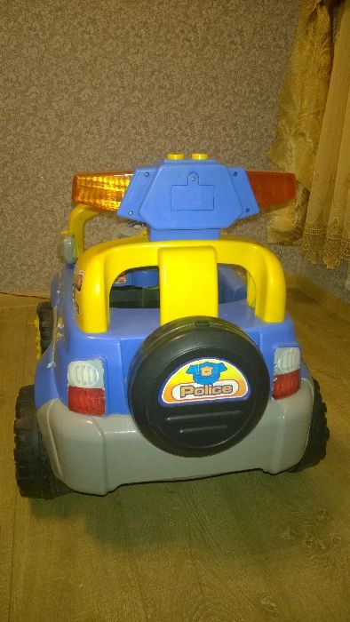 Детский автомобиль на аккумуляторе