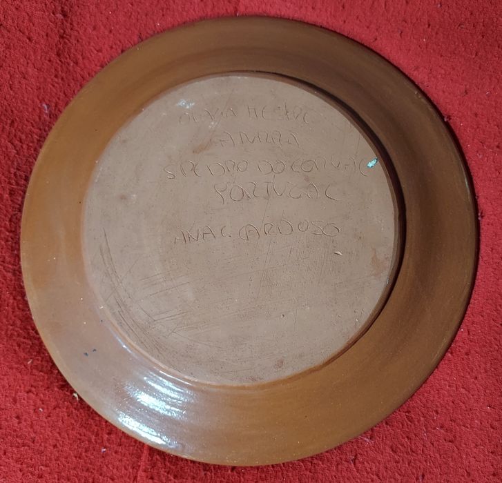 Vendo prato em barro pintado à mão