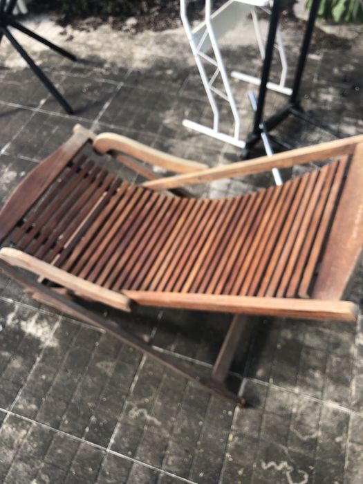 Cadeira espriguiçadeira de madeira