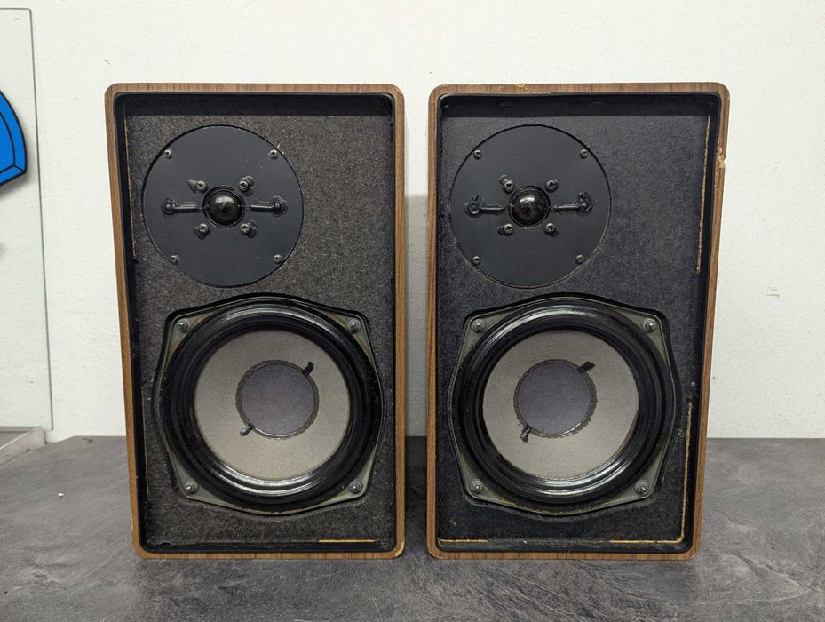 Grundig Box 400. Полична 2-смугова акустика.