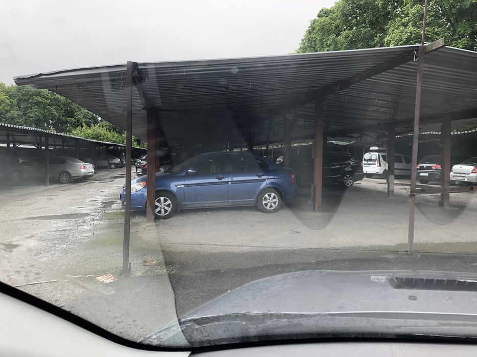 Місце на критій стоянці