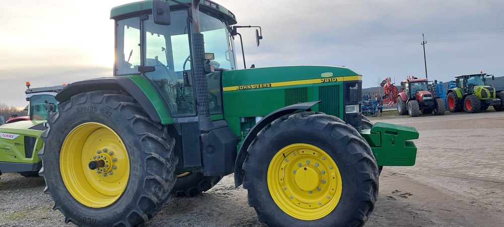 Ciągnik John Deere 7810