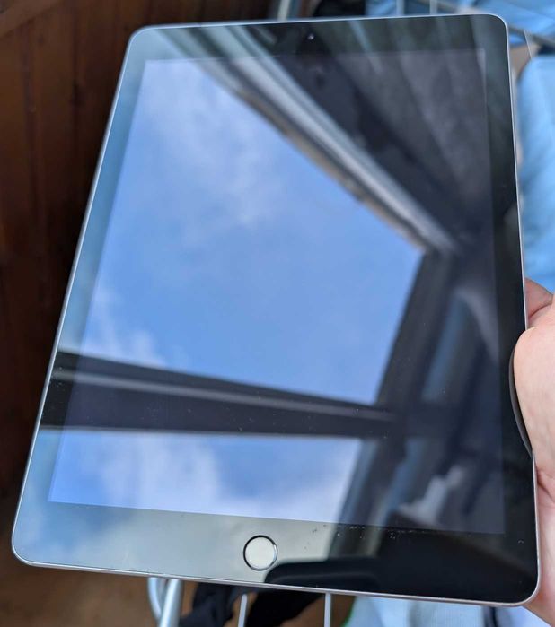 Apple iPad 5 th 9.7 128 GB Space Gray доступний справний