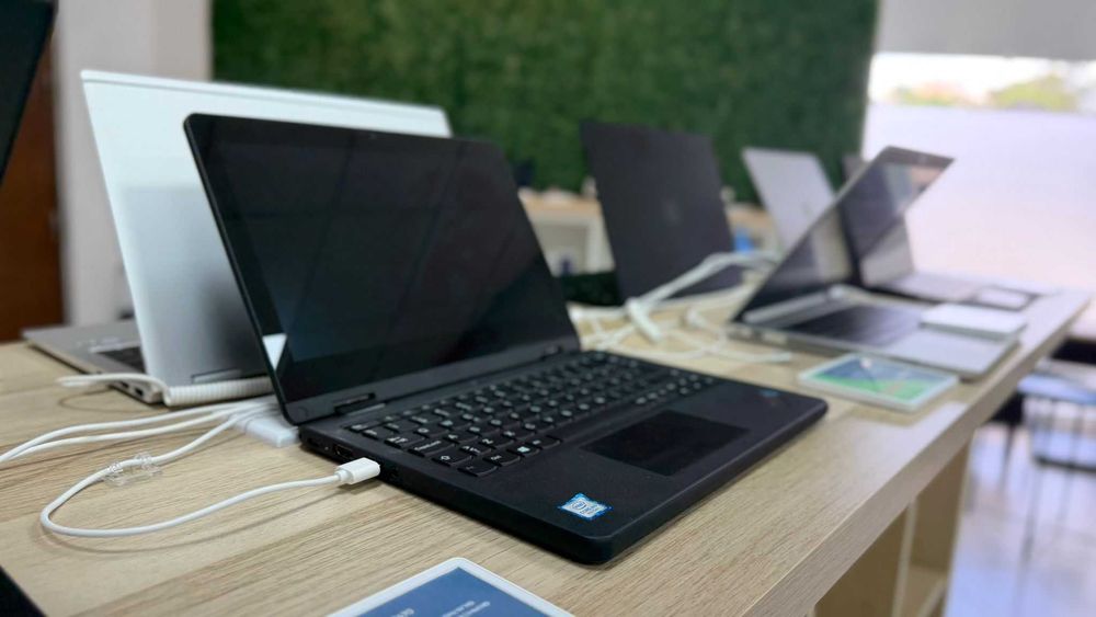 Lenovo ThinkPad 11e Yoga Gen6 | m3 8ª Geração | 11.6'' HD Touch | 8GB Ram | 256GB SSD | Garantia 18 Meses