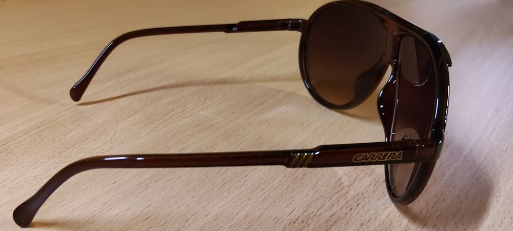 Okulary przeciwsłoneczne Carrera. Styl retro, premium