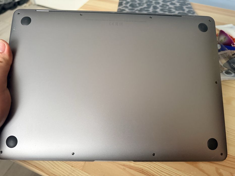MacBook Air 13 cali M1 256/8GB 98% kondycji