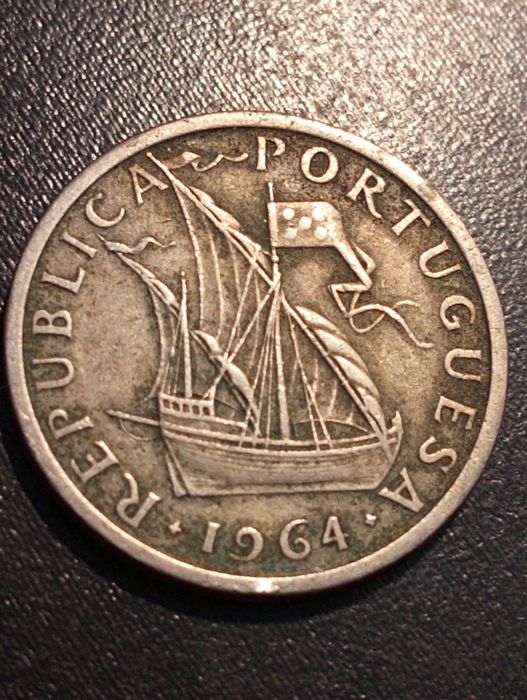 2  moedas de 5 escudos		1964 e 1967