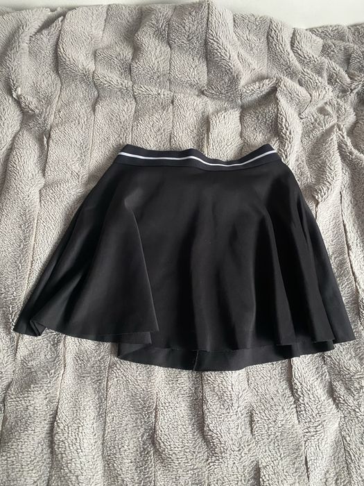 Spodnica dla dziewczynki w bardzo dobrym bo stanie jest