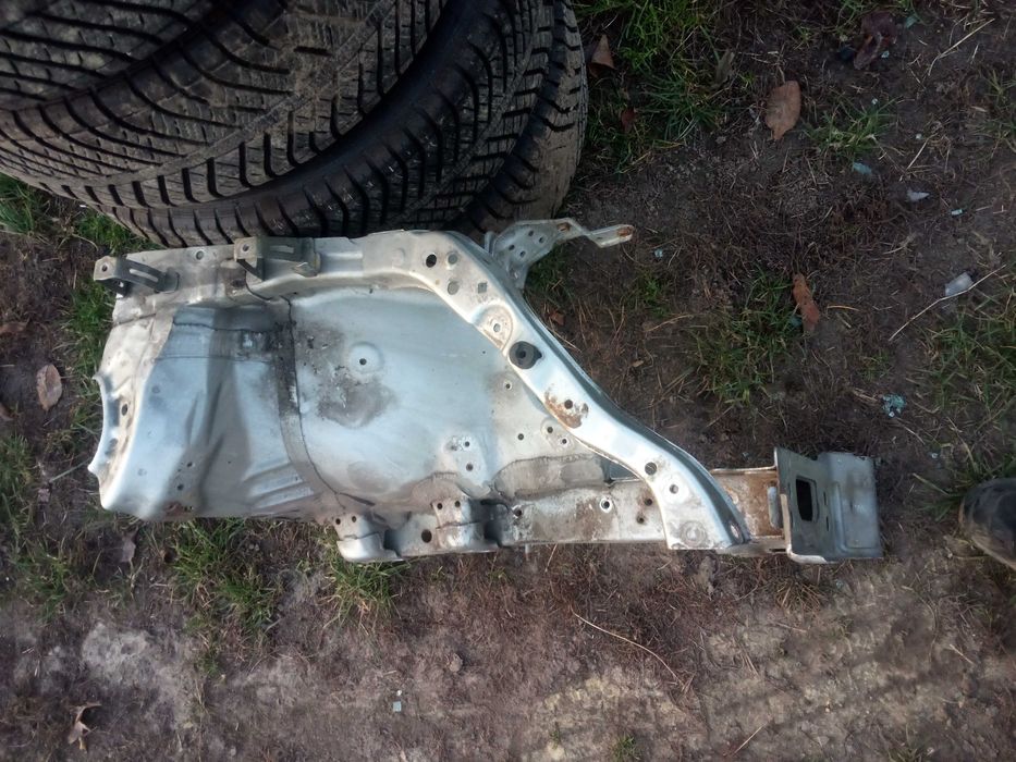 Toyota Avensis t27 fartuch okular ćwiartka przód lewa 09-18