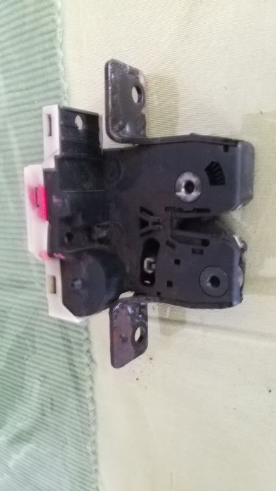 Vendo fechadura da mala carrinha megane 2 ara Renault 11