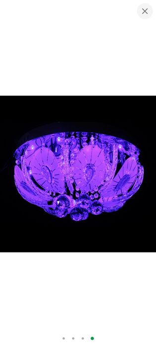 Люстра на пульту управління