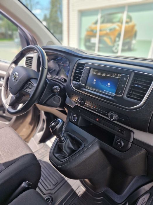 Wynajem TOYOTA PROACE VERSO 9 osobowa