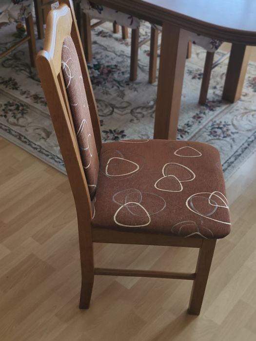 Stół rozkładany z 8 krzesłami