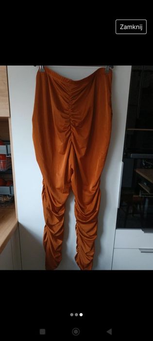 Legginsy marszczone, elastyczne.