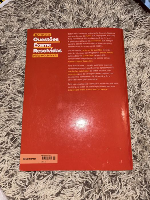 Livro com exercicios e correções de exame 11 ano fisíco-quimica A