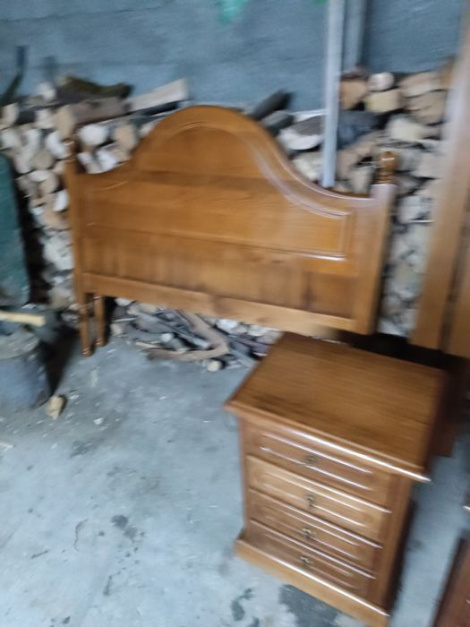 Vendo cama e mesinhas de cabeceira