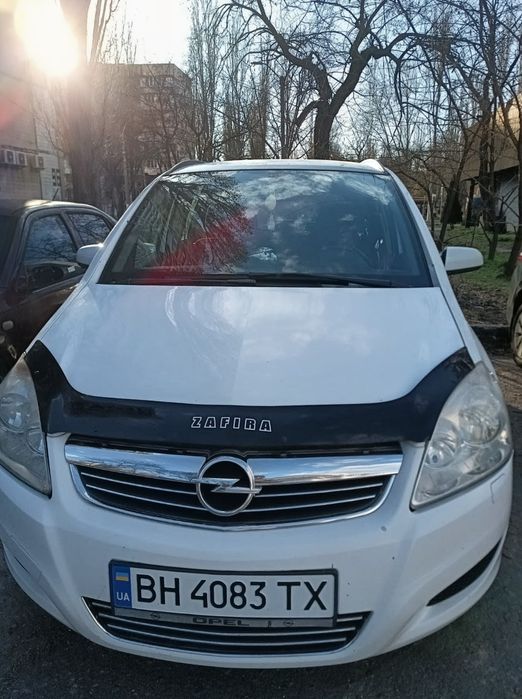 Opel Zafira B Дизель 1.9  автомат 2009 р .Продаж у зв'язку з виїздом за кордон.Авто від власника.