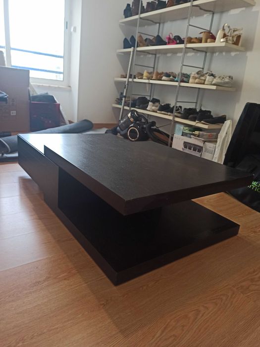 Mesa de Centro com Gavetas