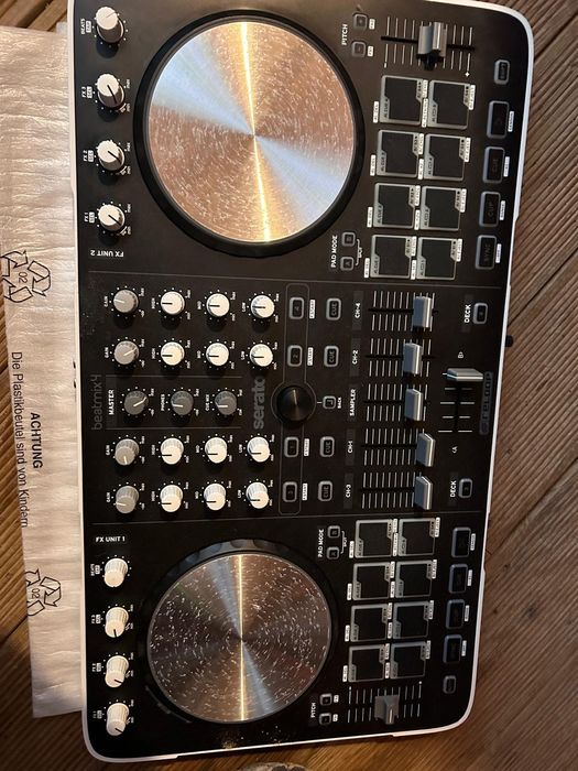 Mesa de mistura Reloop Beatmix 4