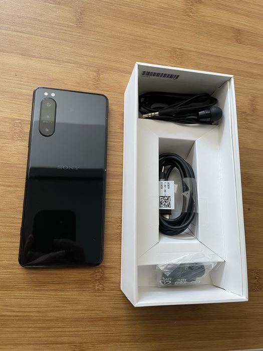 Sony Xperia 5 II 8/256GB Black - флагман з потрійною камерою