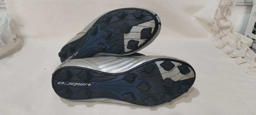 Chuteiras umbro novas