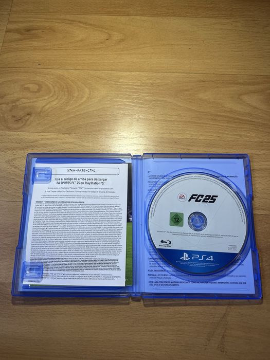 PS4 Slim 500GB + 2 Comandos Originais + Doca + Jogos