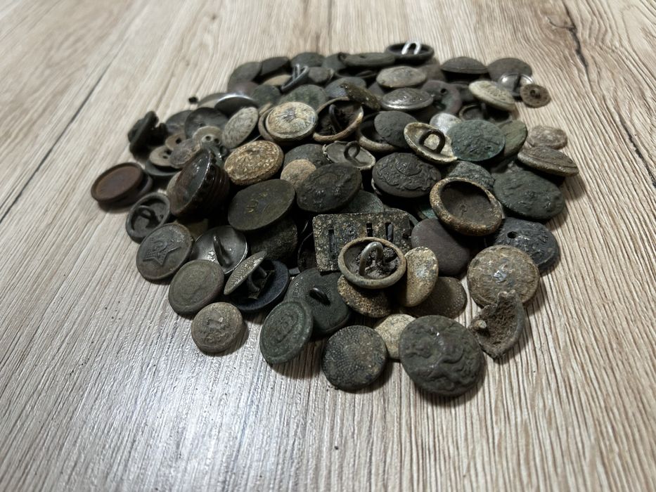 Stare guziki wykopki antyki (5)