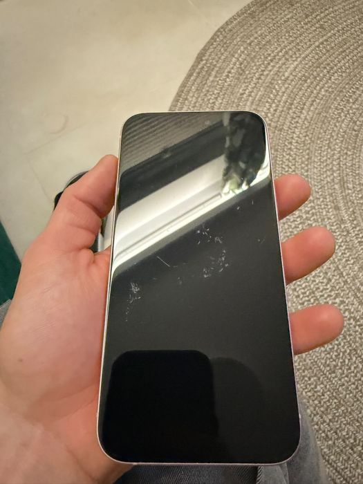 iPhone 15 Plus - w pełni sprawny