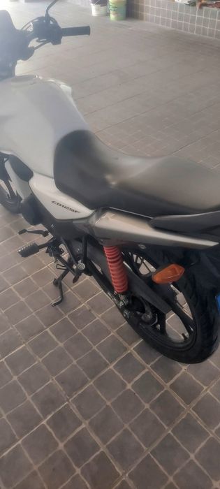 Mota 125 impecável