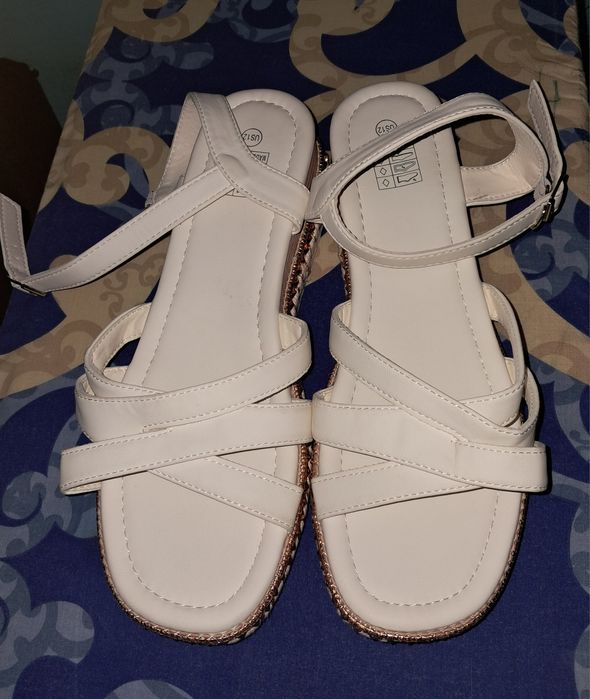 Сандали на широку ногу.