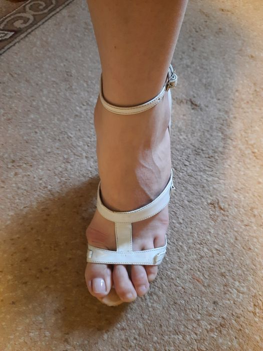 Продам босоножки на танкетке